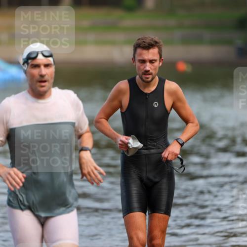 08.09.2024 - Stadtparktriathlon Michael Strokosch http://msf.ph/oto/7035018 08.09.2024 11:56:03 Schwimmen 759, 760 meine-sportfotos.de