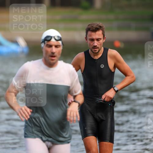 08.09.2024 - Stadtparktriathlon Michael Strokosch http://msf.ph/oto/7035020 08.09.2024 11:56:03 Schwimmen 759, 760 meine-sportfotos.de