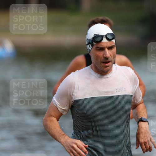 08.09.2024 - Stadtparktriathlon Michael Strokosch http://msf.ph/oto/7035022 08.09.2024 11:56:04 Schwimmen 759, 760 meine-sportfotos.de