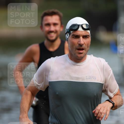 08.09.2024 - Stadtparktriathlon Michael Strokosch http://msf.ph/oto/7035024 08.09.2024 11:56:04 Schwimmen 759, 760 meine-sportfotos.de