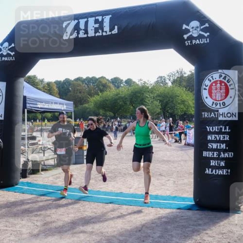 08.09.2024 - Stadtparktriathlon Luisa Fischer http://msf.ph/oto/7035032 08.09.2024 11:05:29 Ziel 218 meine-sportfotos.de