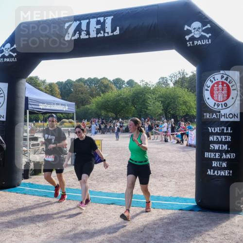 08.09.2024 - Stadtparktriathlon Luisa Fischer http://msf.ph/oto/7035033 08.09.2024 11:05:29 Ziel 218 meine-sportfotos.de