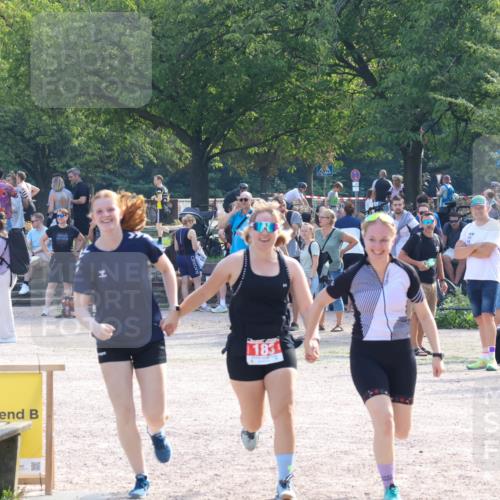 08.09.2024 - Stadtparktriathlon Luisa Fischer http://msf.ph/oto/7035066 08.09.2024 11:07:09 Ziel 183 meine-sportfotos.de