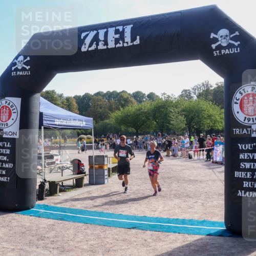 08.09.2024 - Stadtparktriathlon Luisa Fischer http://msf.ph/oto/7035118 08.09.2024 11:09:00 Ziel 249 meine-sportfotos.de