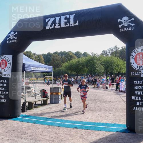 08.09.2024 - Stadtparktriathlon Luisa Fischer http://msf.ph/oto/7035120 08.09.2024 11:09:00 Ziel 249 meine-sportfotos.de