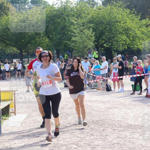 08.09.2024 - Stadtparktriathlon Luisa Fischer http://msf.ph/oto/7035227 08.09.2024 11:10:38 Ziel 225 meine-sportfotos.de