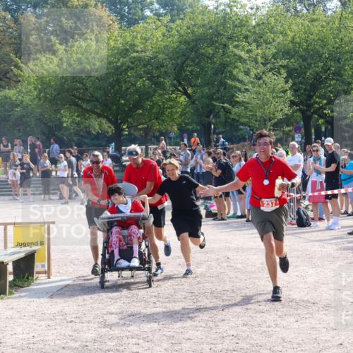 08.09.2024 - Stadtparktriathlon Luisa Fischer http://msf.ph/oto/7035262 08.09.2024 11:12:06 Ziel 231 meine-sportfotos.de