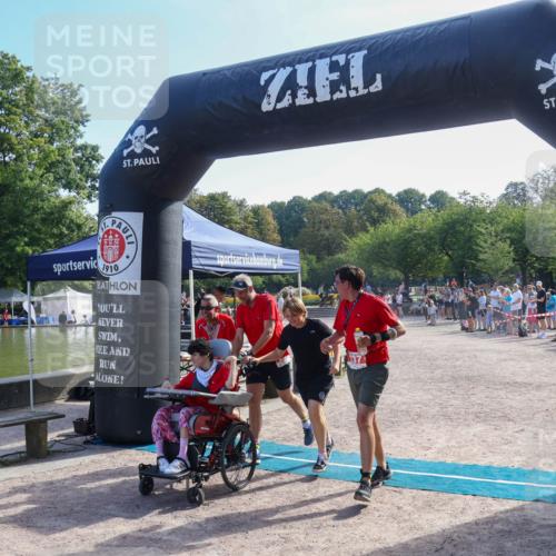 08.09.2024 - Stadtparktriathlon Luisa Fischer http://msf.ph/oto/7035286 08.09.2024 11:12:08 Ziel 231 meine-sportfotos.de