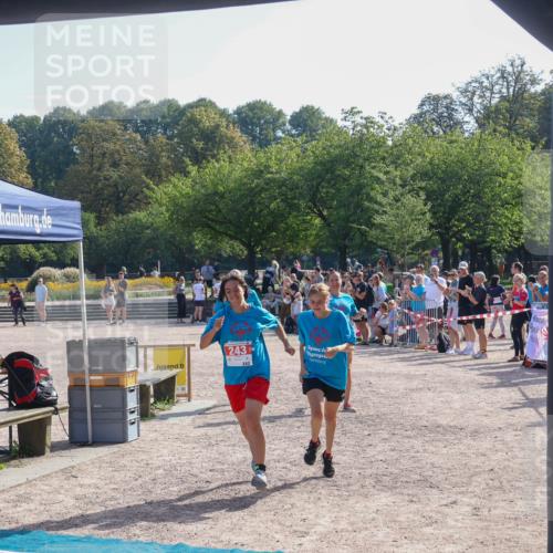08.09.2024 - Stadtparktriathlon Luisa Fischer http://msf.ph/oto/7035347 08.09.2024 11:13:41 Ziel 243 meine-sportfotos.de