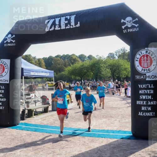 08.09.2024 - Stadtparktriathlon Luisa Fischer http://msf.ph/oto/7035350 08.09.2024 11:13:42 Ziel 243 meine-sportfotos.de