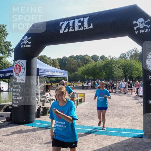 08.09.2024 - Stadtparktriathlon Luisa Fischer http://msf.ph/oto/7035363 08.09.2024 11:13:44 Ziel 243 meine-sportfotos.de