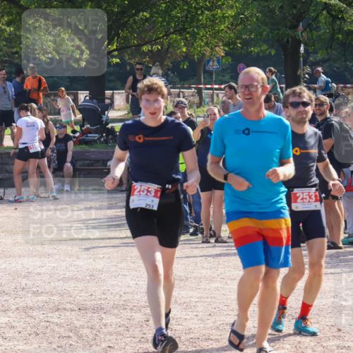 08.09.2024 - Stadtparktriathlon Luisa Fischer http://msf.ph/oto/7035369 08.09.2024 11:14:00 Ziel 253 meine-sportfotos.de