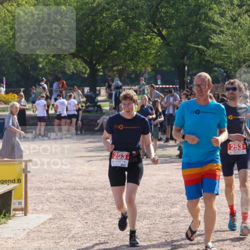 08.09.2024 - Stadtparktriathlon Luisa Fischer http://msf.ph/oto/7035378 08.09.2024 11:14:01 Ziel 253 meine-sportfotos.de