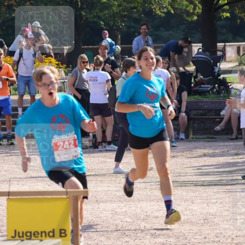 08.09.2024 - Stadtparktriathlon Luisa Fischer http://msf.ph/oto/7035404 08.09.2024 11:14:32 Ziel 242 meine-sportfotos.de