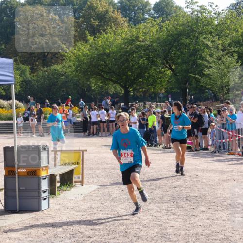08.09.2024 - Stadtparktriathlon Luisa Fischer http://msf.ph/oto/7035414 08.09.2024 11:14:34 Ziel 242 meine-sportfotos.de