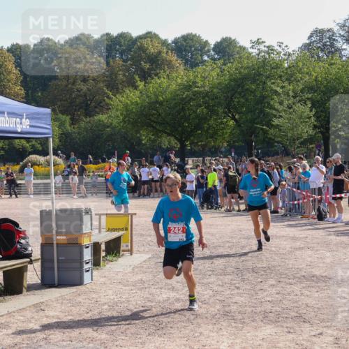 08.09.2024 - Stadtparktriathlon Luisa Fischer http://msf.ph/oto/7035415 08.09.2024 11:14:34 Ziel 242 meine-sportfotos.de