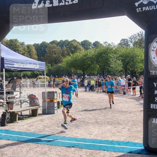 08.09.2024 - Stadtparktriathlon Luisa Fischer http://msf.ph/oto/7035419 08.09.2024 11:14:35 Ziel 242 meine-sportfotos.de