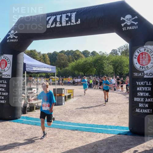 08.09.2024 - Stadtparktriathlon Luisa Fischer http://msf.ph/oto/7035423 08.09.2024 11:14:35 Ziel 242 meine-sportfotos.de