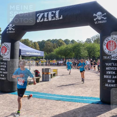 08.09.2024 - Stadtparktriathlon Luisa Fischer http://msf.ph/oto/7035425 08.09.2024 11:14:36 Ziel 242 meine-sportfotos.de