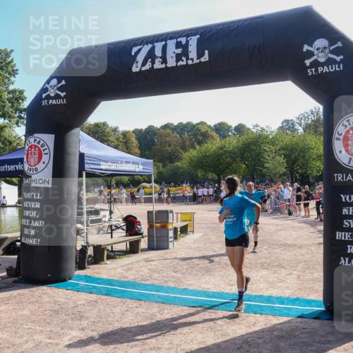08.09.2024 - Stadtparktriathlon Luisa Fischer http://msf.ph/oto/7035435 08.09.2024 11:14:37 Ziel 242 meine-sportfotos.de