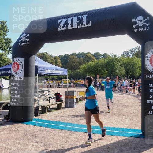 08.09.2024 - Stadtparktriathlon Luisa Fischer http://msf.ph/oto/7035437 08.09.2024 11:14:37 Ziel 242 meine-sportfotos.de