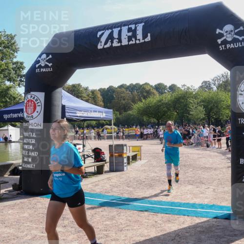 08.09.2024 - Stadtparktriathlon Luisa Fischer http://msf.ph/oto/7035441 08.09.2024 11:14:38 Ziel 242 meine-sportfotos.de