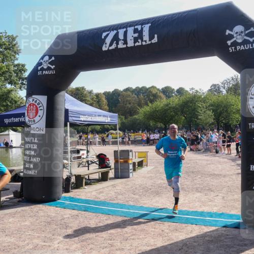 08.09.2024 - Stadtparktriathlon Luisa Fischer http://msf.ph/oto/7035443 08.09.2024 11:14:38 Ziel 242 meine-sportfotos.de