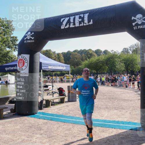 08.09.2024 - Stadtparktriathlon Luisa Fischer http://msf.ph/oto/7035447 08.09.2024 11:14:39 Ziel 242 meine-sportfotos.de