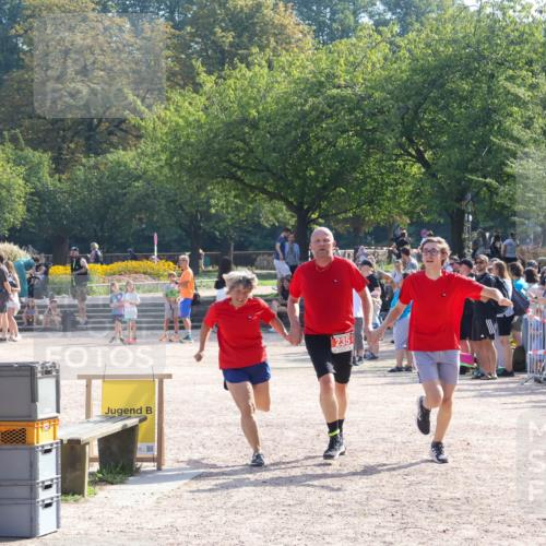 08.09.2024 - Stadtparktriathlon Luisa Fischer http://msf.ph/oto/7035461 08.09.2024 11:16:12 Ziel 235 meine-sportfotos.de
