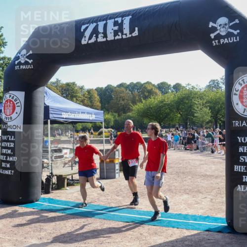 08.09.2024 - Stadtparktriathlon Luisa Fischer http://msf.ph/oto/7035486 08.09.2024 11:16:15 Ziel 235 meine-sportfotos.de
