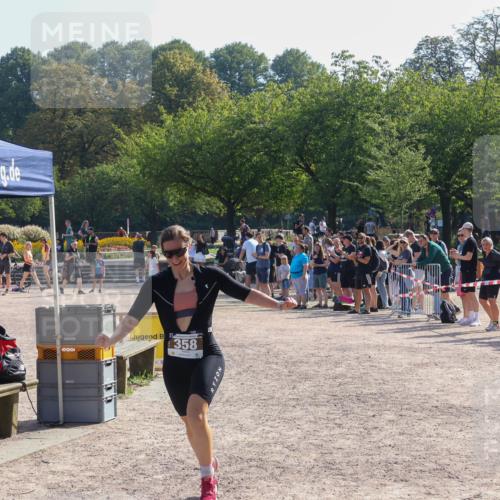 08.09.2024 - Stadtparktriathlon Luisa Fischer http://msf.ph/oto/7035493 08.09.2024 11:16:58 Ziel 358 meine-sportfotos.de