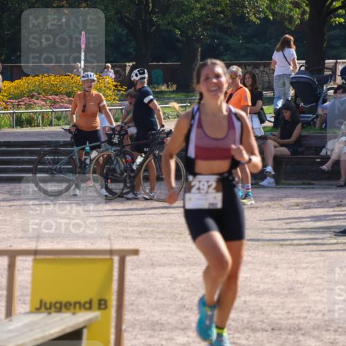 08.09.2024 - Stadtparktriathlon Luisa Fischer http://msf.ph/oto/7035505 08.09.2024 11:17:37 Ziel 292 meine-sportfotos.de