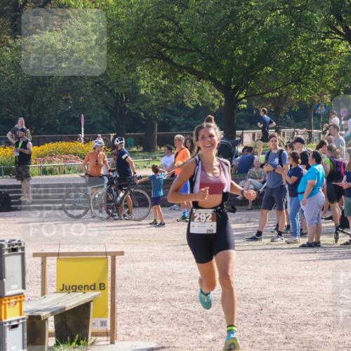 08.09.2024 - Stadtparktriathlon Luisa Fischer http://msf.ph/oto/7035510 08.09.2024 11:17:37 Ziel 292 meine-sportfotos.de