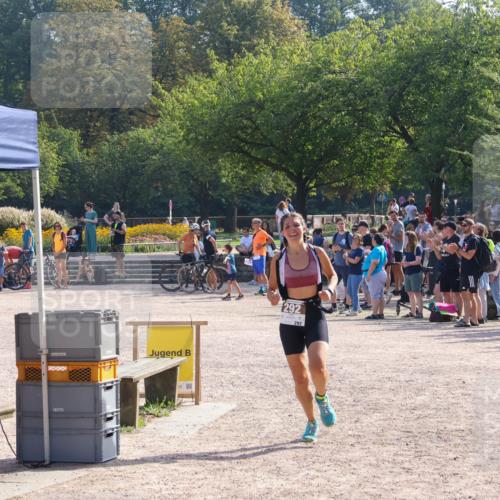 08.09.2024 - Stadtparktriathlon Luisa Fischer http://msf.ph/oto/7035514 08.09.2024 11:17:38 Ziel 292 meine-sportfotos.de