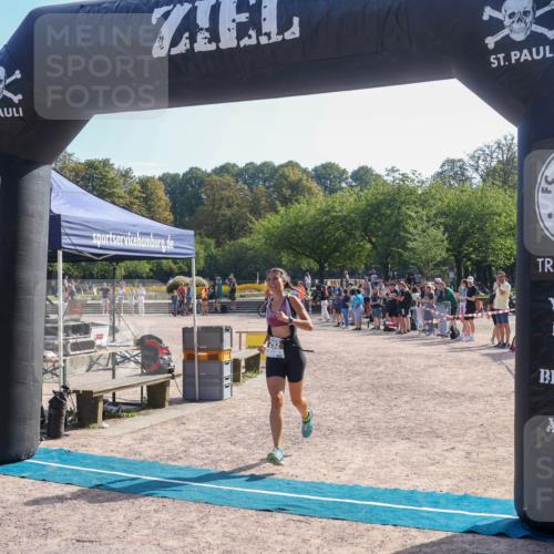 08.09.2024 - Stadtparktriathlon Luisa Fischer http://msf.ph/oto/7035523 08.09.2024 11:17:39 Ziel 292 meine-sportfotos.de