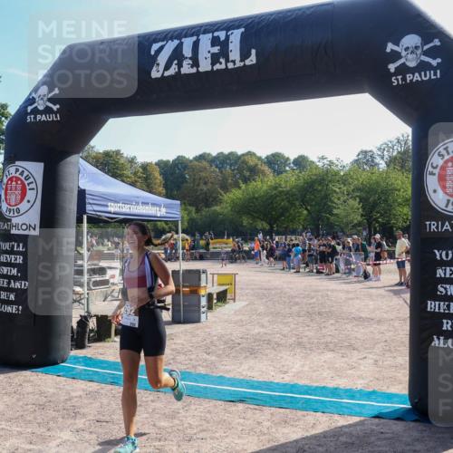08.09.2024 - Stadtparktriathlon Luisa Fischer http://msf.ph/oto/7035526 08.09.2024 11:17:40 Ziel 292 meine-sportfotos.de