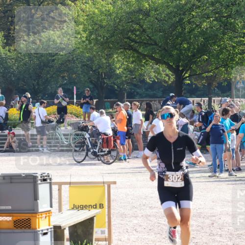 08.09.2024 - Stadtparktriathlon Luisa Fischer http://msf.ph/oto/7035530 08.09.2024 11:18:41 Ziel 302 meine-sportfotos.de