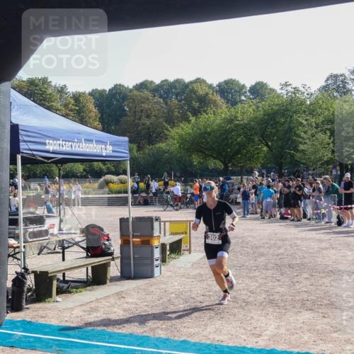 08.09.2024 - Stadtparktriathlon Luisa Fischer http://msf.ph/oto/7035538 08.09.2024 11:18:42 Ziel 302 meine-sportfotos.de