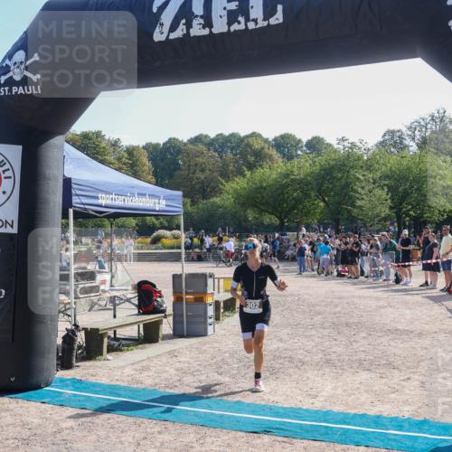 08.09.2024 - Stadtparktriathlon Luisa Fischer http://msf.ph/oto/7035540 08.09.2024 11:18:42 Ziel 302 meine-sportfotos.de