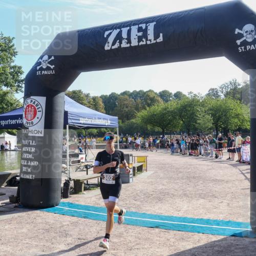 08.09.2024 - Stadtparktriathlon Luisa Fischer http://msf.ph/oto/7035544 08.09.2024 11:18:43 Ziel 302 meine-sportfotos.de