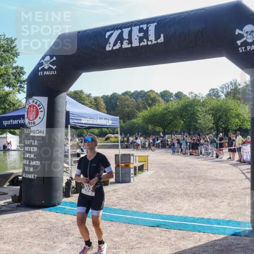 08.09.2024 - Stadtparktriathlon Luisa Fischer http://msf.ph/oto/7035547 08.09.2024 11:18:43 Ziel 302 meine-sportfotos.de