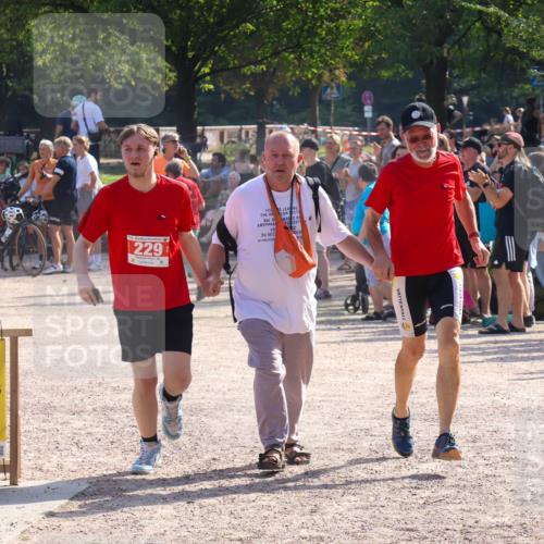 08.09.2024 - Stadtparktriathlon Luisa Fischer http://msf.ph/oto/7035560 08.09.2024 11:19:15 Ziel 229 meine-sportfotos.de