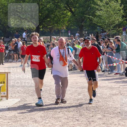 08.09.2024 - Stadtparktriathlon Luisa Fischer http://msf.ph/oto/7035565 08.09.2024 11:19:15 Ziel 229 meine-sportfotos.de