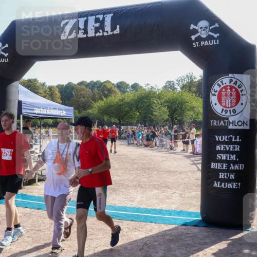 08.09.2024 - Stadtparktriathlon Luisa Fischer http://msf.ph/oto/7035587 08.09.2024 11:19:19 Ziel 229, 230 meine-sportfotos.de