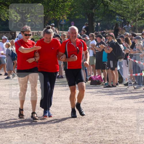 08.09.2024 - Stadtparktriathlon Luisa Fischer http://msf.ph/oto/7035594 08.09.2024 11:19:21 Ziel 229, 230 meine-sportfotos.de