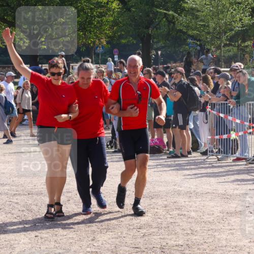 08.09.2024 - Stadtparktriathlon Luisa Fischer http://msf.ph/oto/7035596 08.09.2024 11:19:21 Ziel 229, 230 meine-sportfotos.de