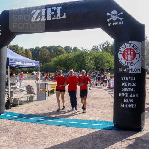 08.09.2024 - Stadtparktriathlon Luisa Fischer http://msf.ph/oto/7035624 08.09.2024 11:19:25 Ziel 229, 230, 275 meine-sportfotos.de