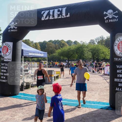 08.09.2024 - Stadtparktriathlon Luisa Fischer http://msf.ph/oto/7035720 08.09.2024 11:20:06 Ziel 223, 288 meine-sportfotos.de