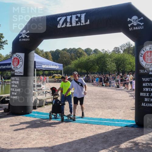 08.09.2024 - Stadtparktriathlon Luisa Fischer http://msf.ph/oto/7035828 08.09.2024 11:22:17 Ziel  meine-sportfotos.de
