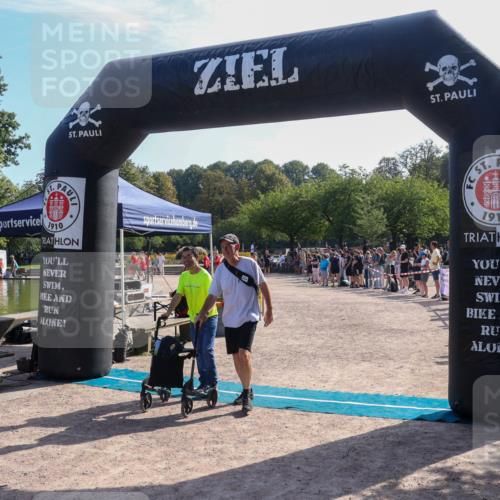 08.09.2024 - Stadtparktriathlon Luisa Fischer http://msf.ph/oto/7035830 08.09.2024 11:22:17 Ziel  meine-sportfotos.de